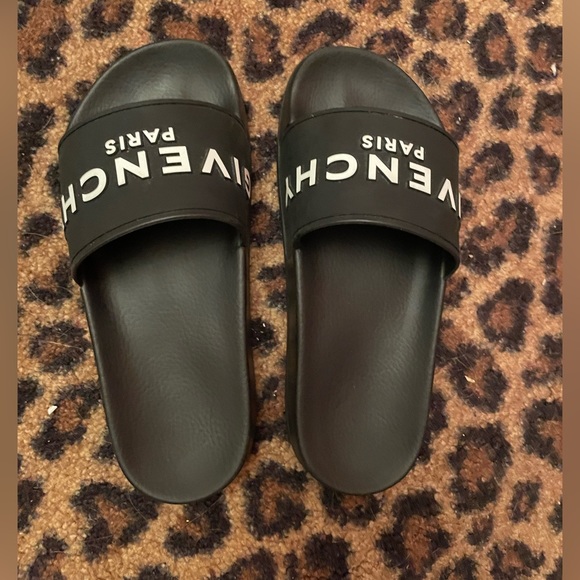 Given by pool slides Size 6 - Picture 4 of 5